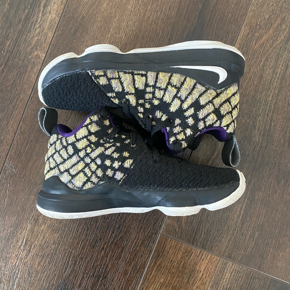 Nike Little Kids Lebron 17 Sz 11